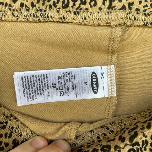Ladies Old Navy Animal Print Elastic Waist Leggings Size Medium - Picture 5 of 7
